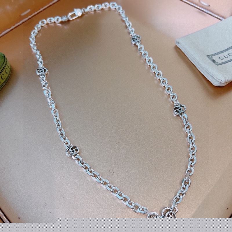 G*u*i necklaces